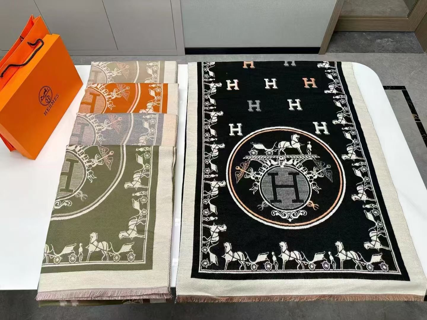 Master quality shawls - Image 6 of 6